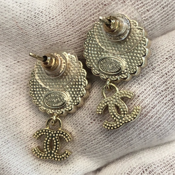 Chanel Gold Double Side CC Earrings - Picture 5 of 7